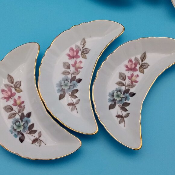 10 Vintage Floral Crescent Bone China Dishes with Gold Trim 1950s Chadwick of Ja - Picture 4 of 7